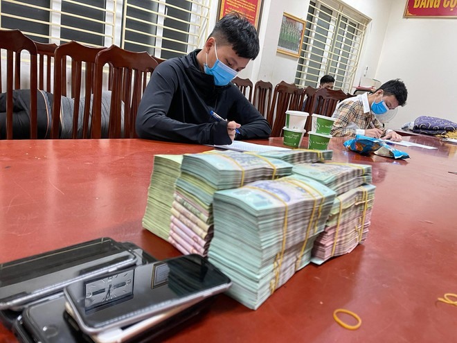 Đường dây đánh bạc hàng chục tỷ đồng bị triệt phá ở Hà Nội